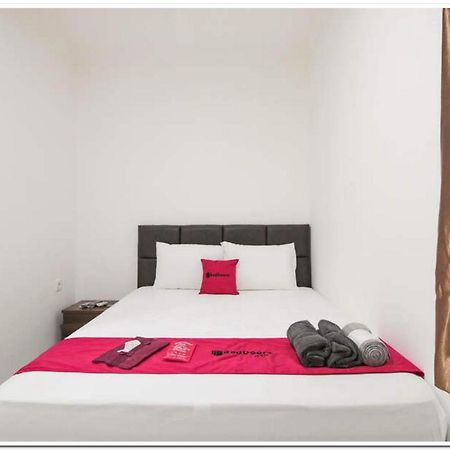 Hotel RedDoorz @ Ruko ITC Roxy Mas Dżakarta Zewnętrze zdjęcie