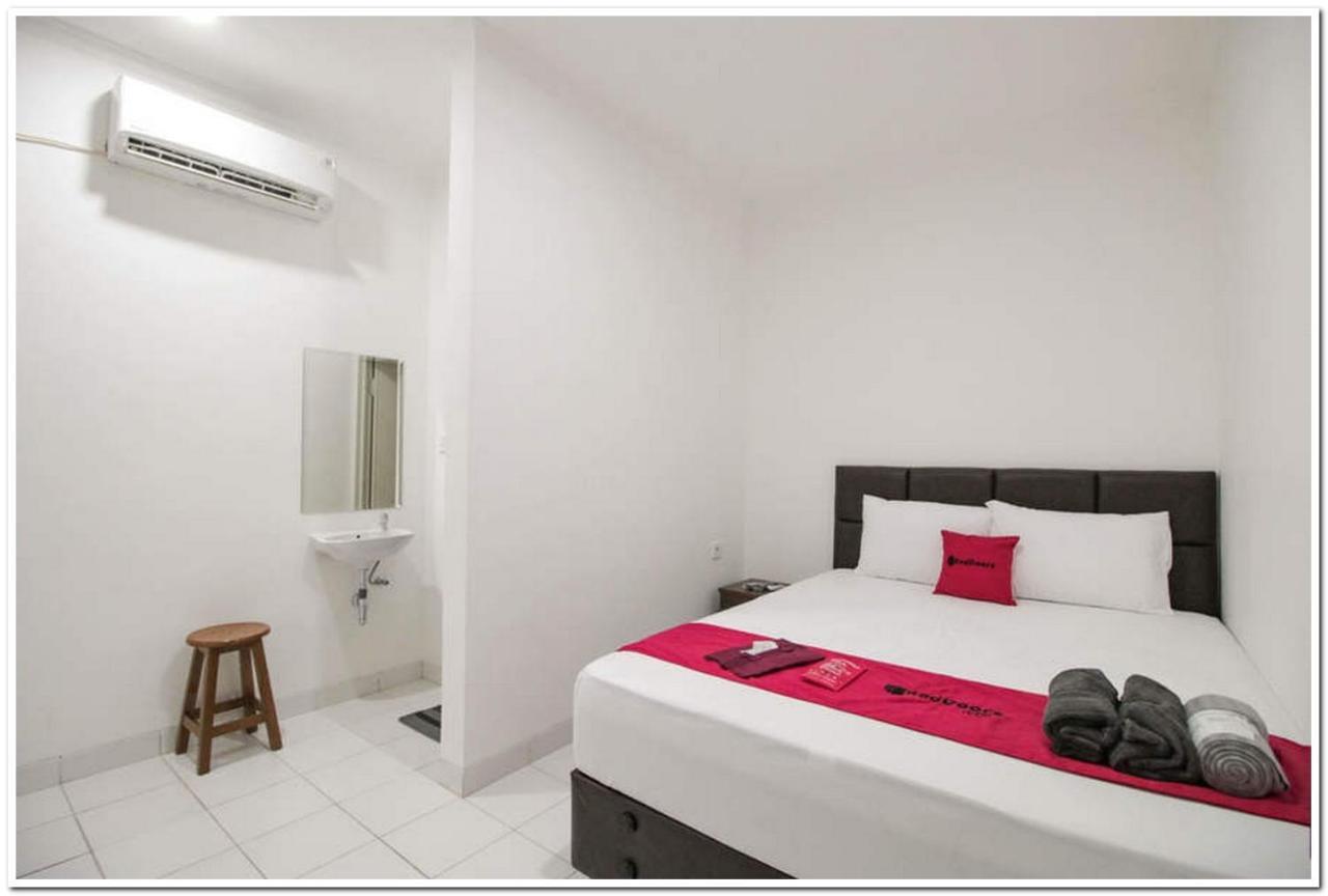 Hotel RedDoorz @ Ruko ITC Roxy Mas Dżakarta Zewnętrze zdjęcie
