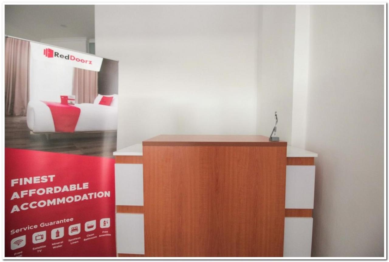 Hotel RedDoorz @ Ruko ITC Roxy Mas Dżakarta Zewnętrze zdjęcie