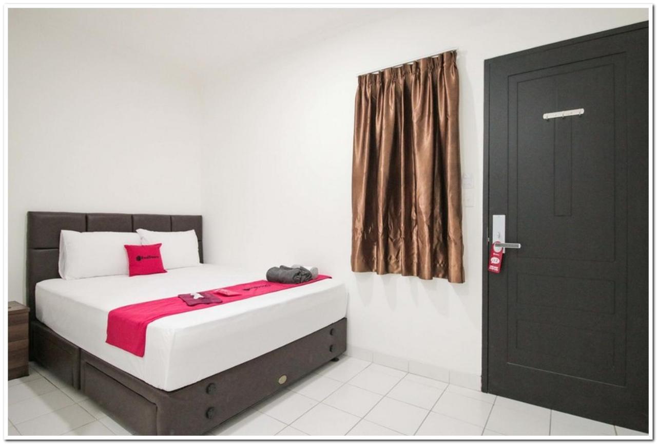 Hotel RedDoorz @ Ruko ITC Roxy Mas Dżakarta Zewnętrze zdjęcie